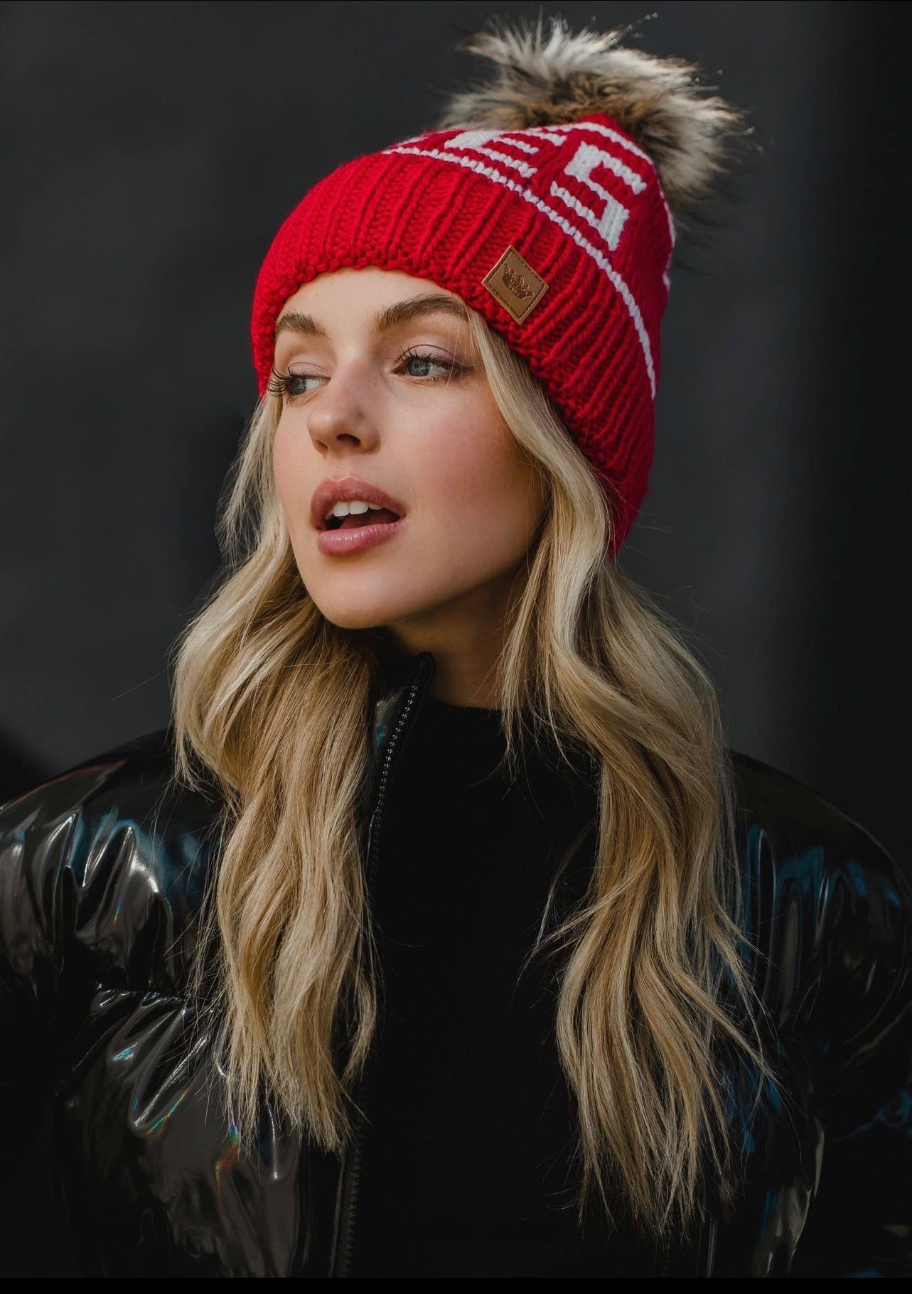 Après Knit Hat with Faux Fur Pom Après Knit Hat with Faux Fur Pom
