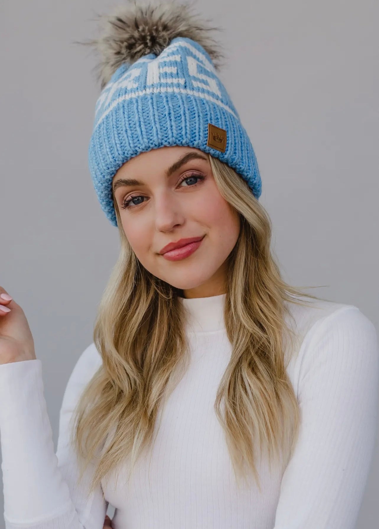 Après Knit Hat with Faux Fur Pom Après Knit Hat with Faux Fur Pom