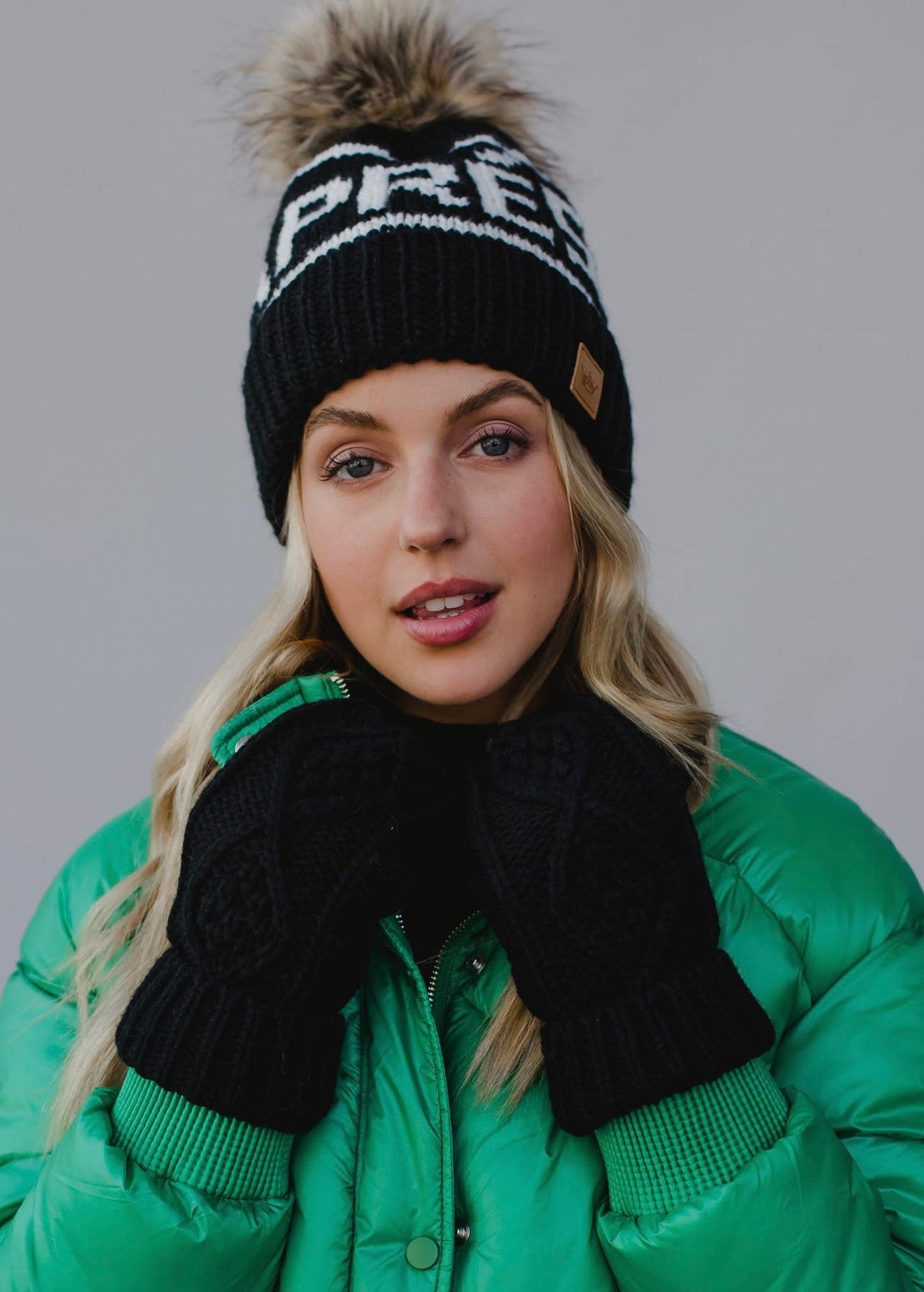 Après Knit Hat with Faux Fur Pom Après Knit Hat with Faux Fur Pom