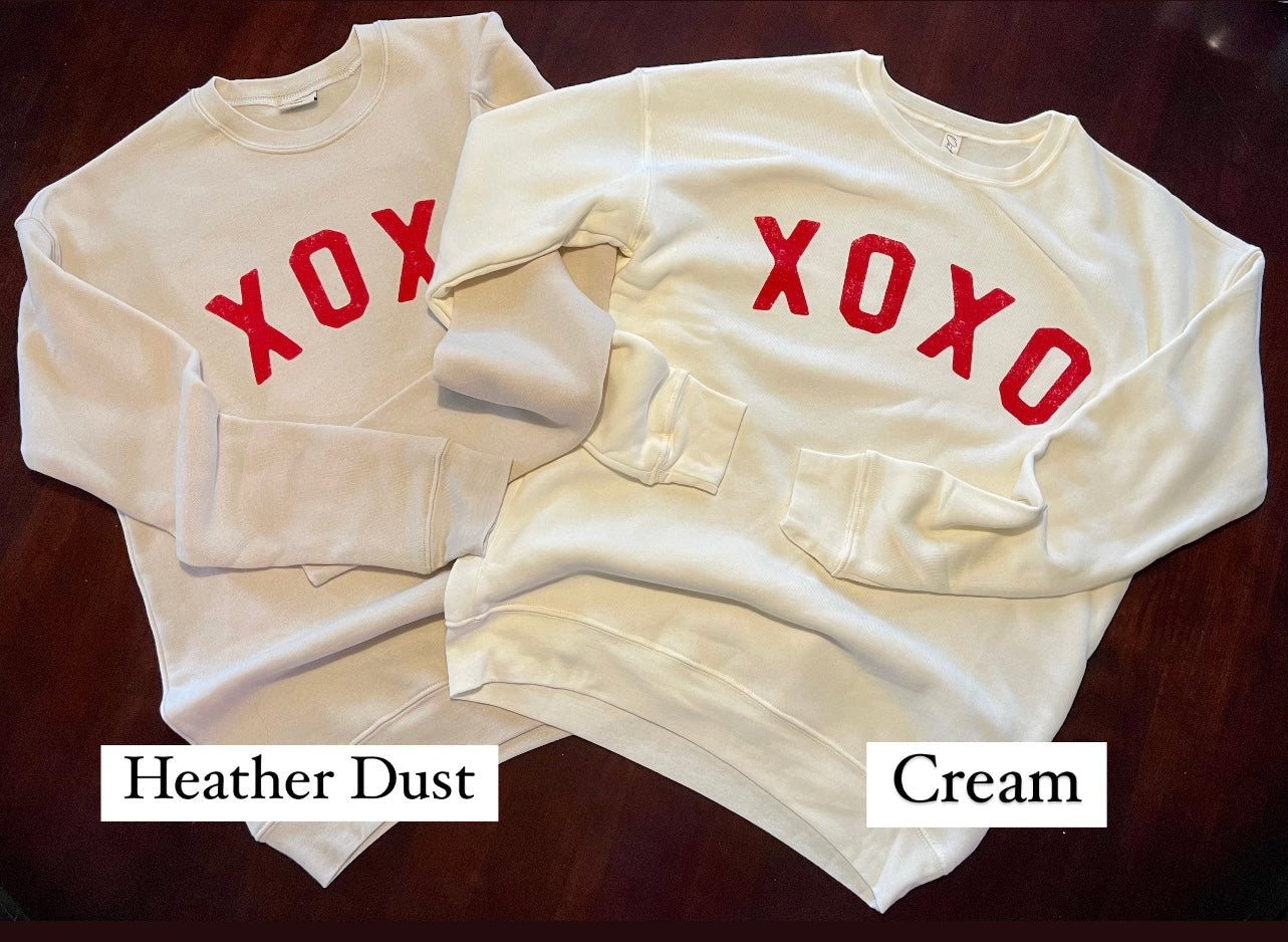 XOXO Graphic Sweatshirt Unisex Fleece Pullover Relaxed Fit XOXO Graphic Sweatshirt Unisex Fleece Pullover Relaxed Fit