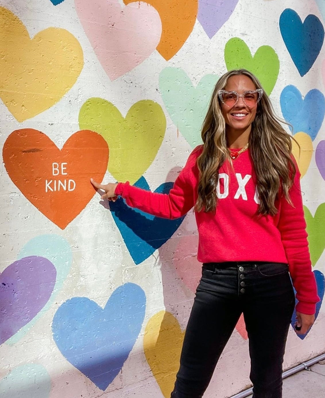 XOXO Graphic Sweatshirt Unisex Fleece Pullover Relaxed Fit XOXO Graphic Sweatshirt Unisex Fleece Pullover Relaxed Fit