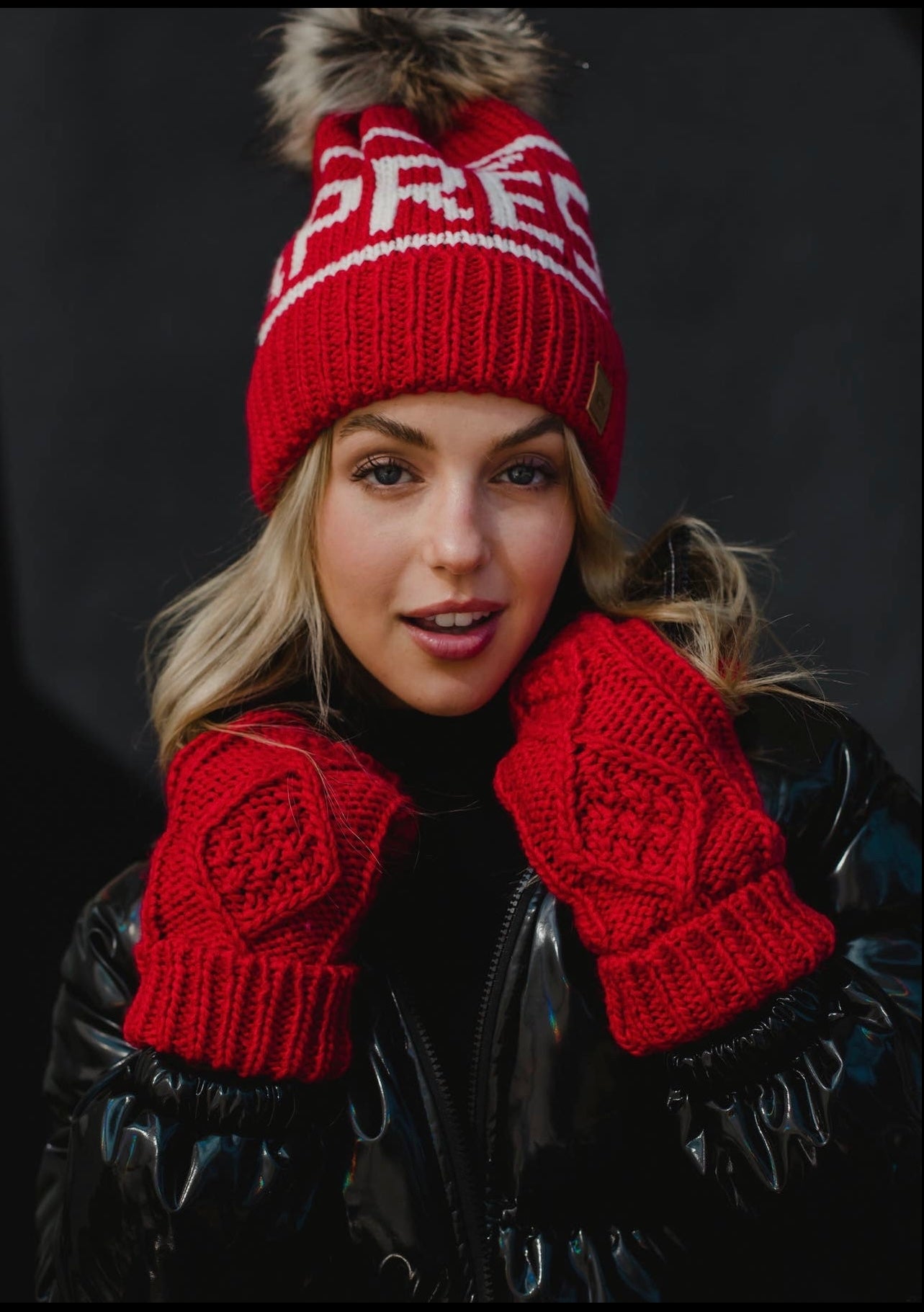 Après Knit Hat with Faux Fur Pom Après Knit Hat with Faux Fur Pom
